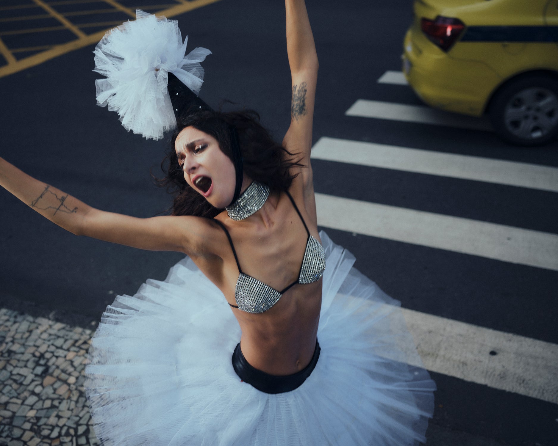 TOP FAUX 2000s D&G BITCH - PRATA