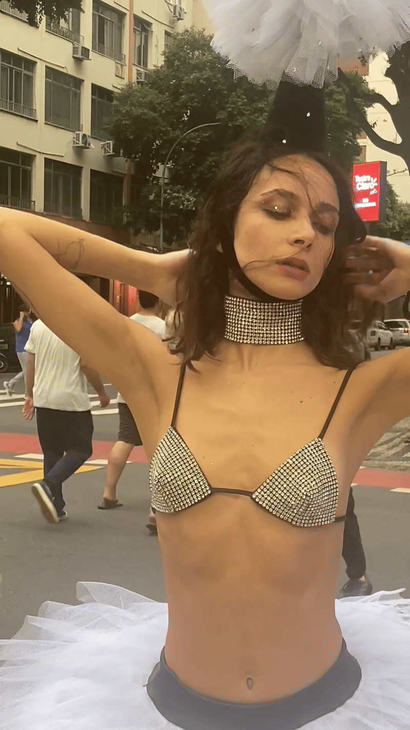 GARGANTILHA FAUX 2000s D&G BITCH - PRATA